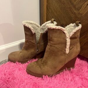 Brown fuzzy Winter Wedges!!